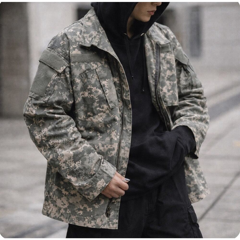 Army Sz S Light Camouflage Jacket 4 pockets hook and loop zip up heavy weight
